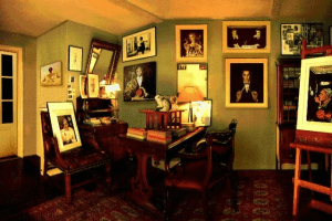 Alice: An Interactive Museum 1
